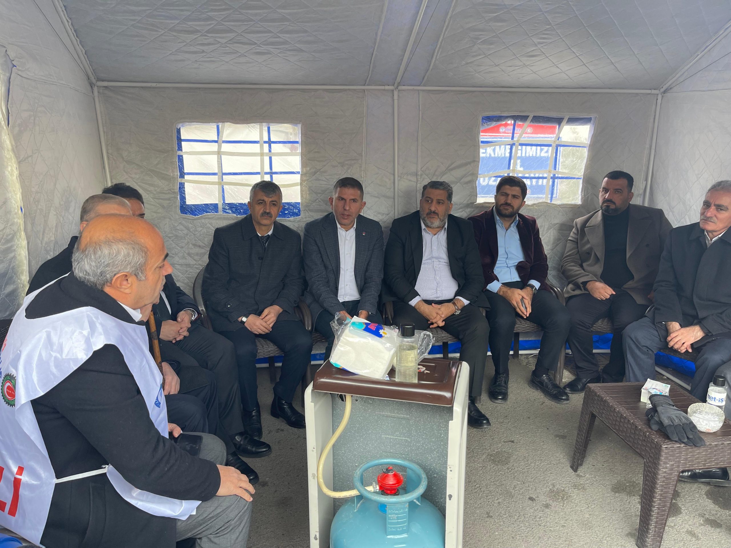 Diyarbakır Büyükşehir Belediyesi önünde AK Parti’den açıklama!