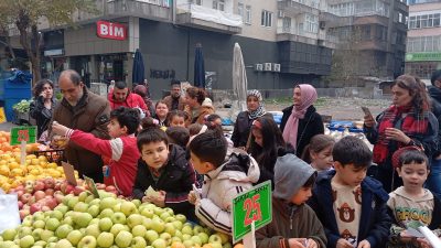 Diyarbakır’da Sevgi her yerde Diyarbakır'da bulunan Mehmetçik ilkokulu çocuklarla