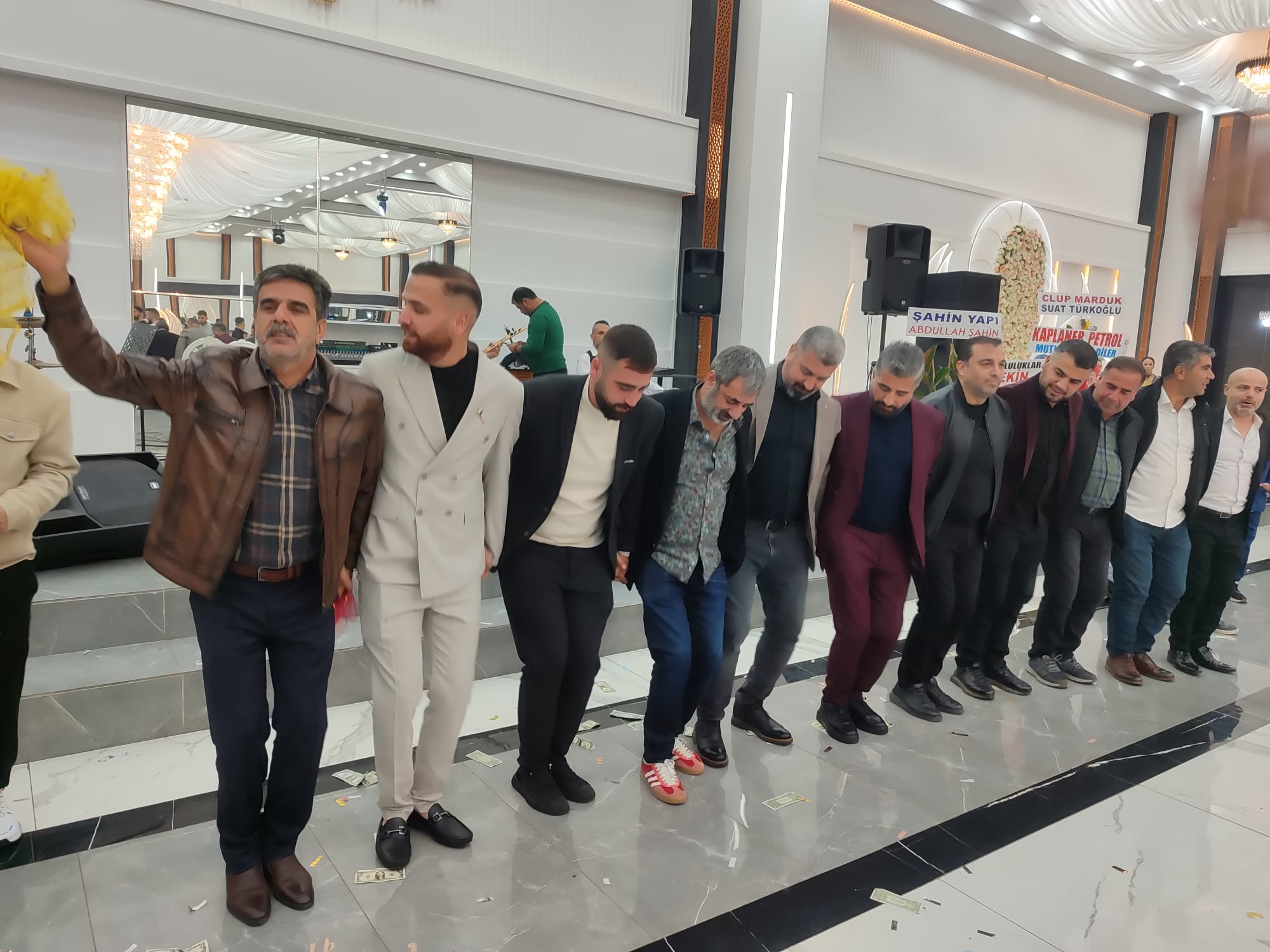 Diyarbakır'da sanat, siyaset ve iş dünyasını da buluşturan düğün