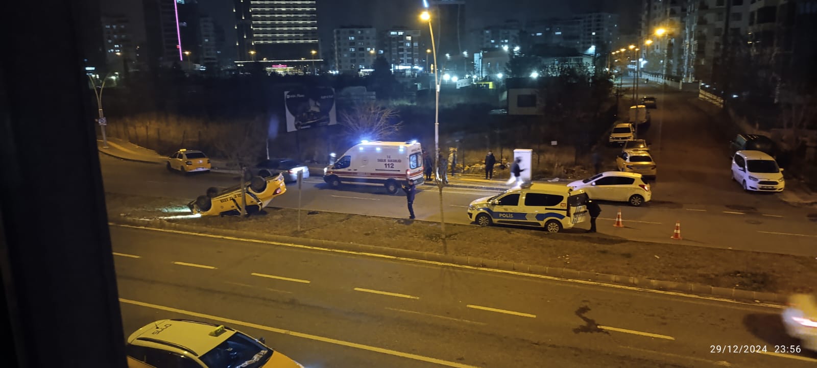 Diyarbakır’da ticari taksi takla attı