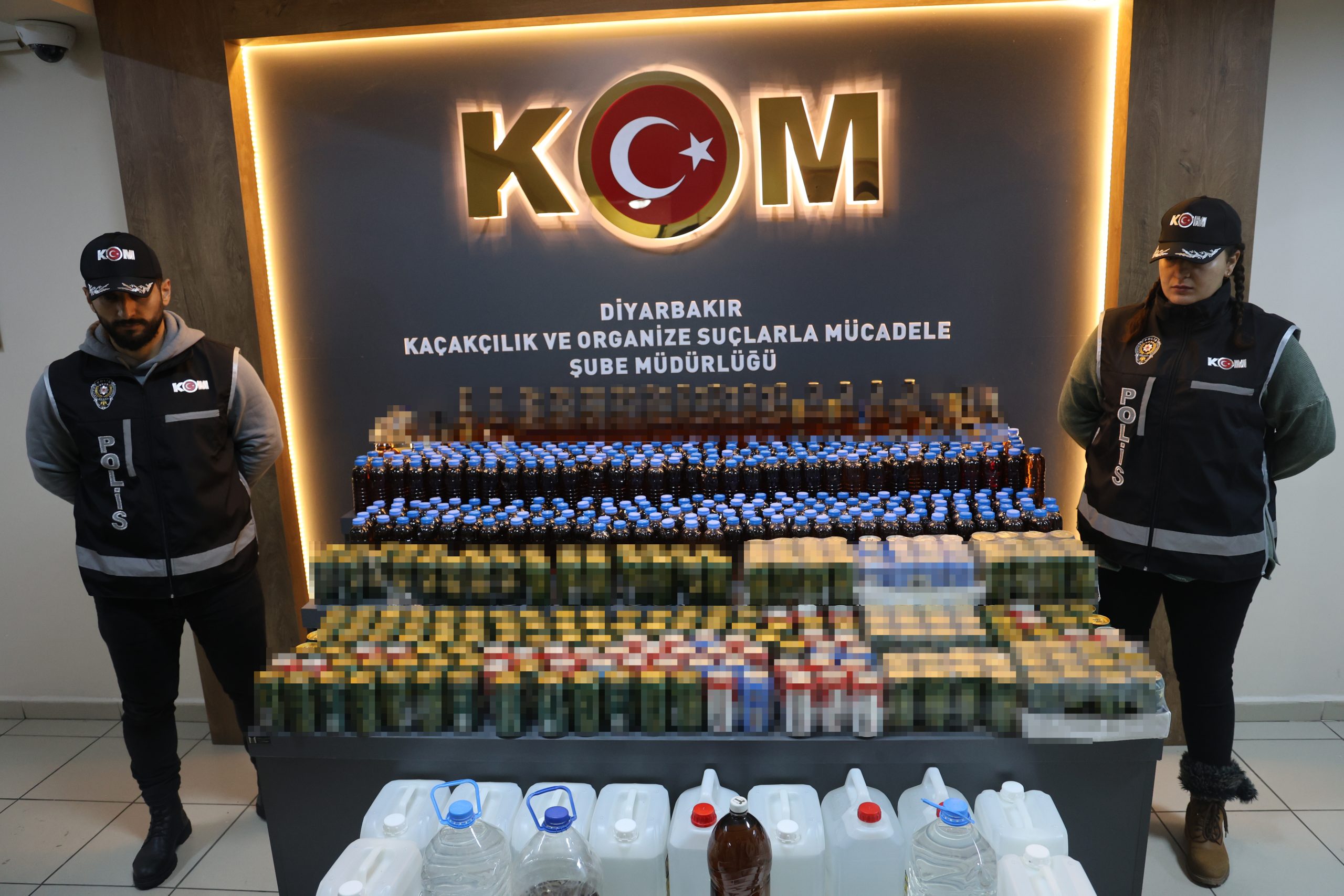 Diyarbakır’da bin 300 şişe kaçak alkollü içecek ele geçirildi