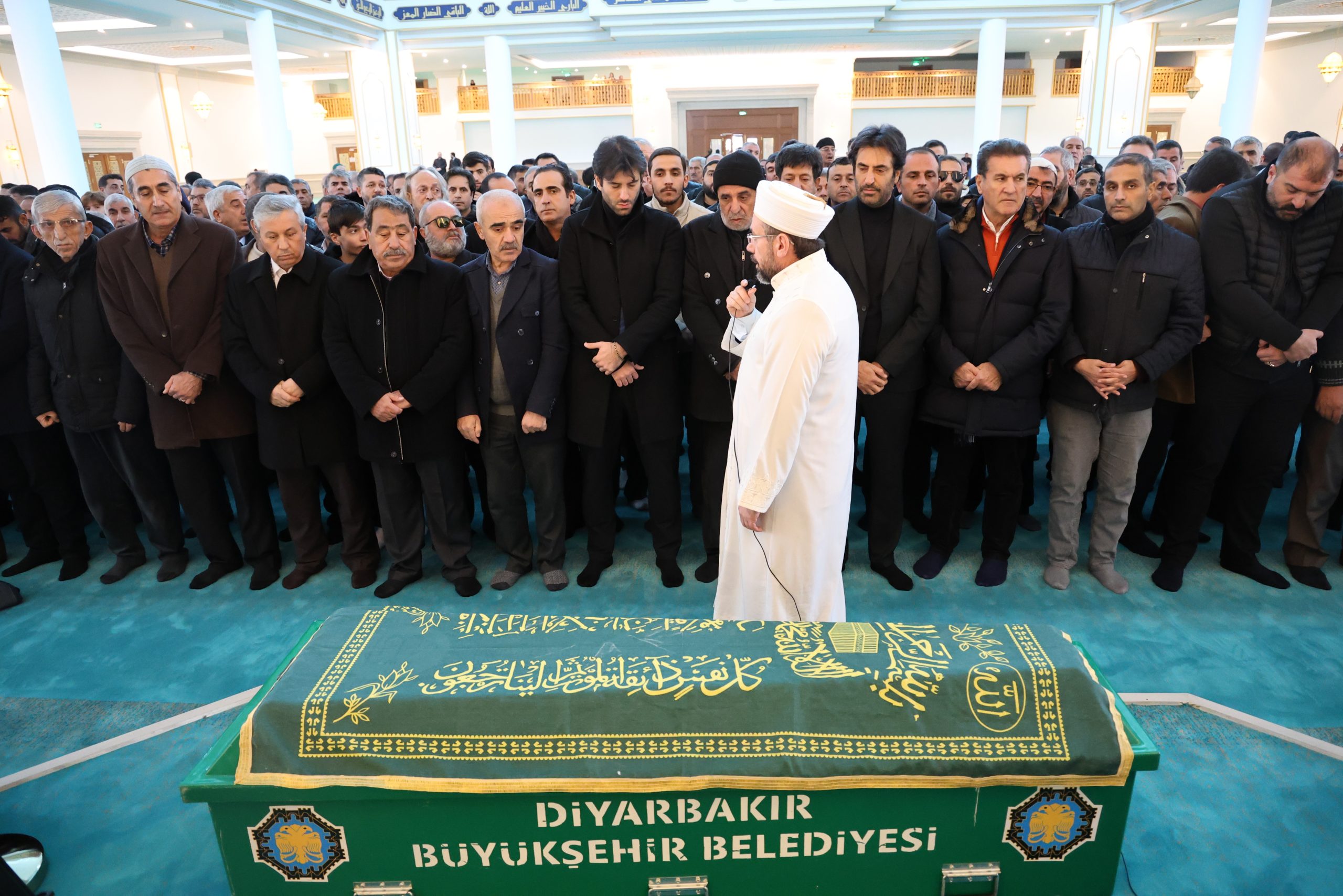 Mahsun Kırmızıgül’ün annesi Diyarbakır’da  son yolculuğuna uğurlandı