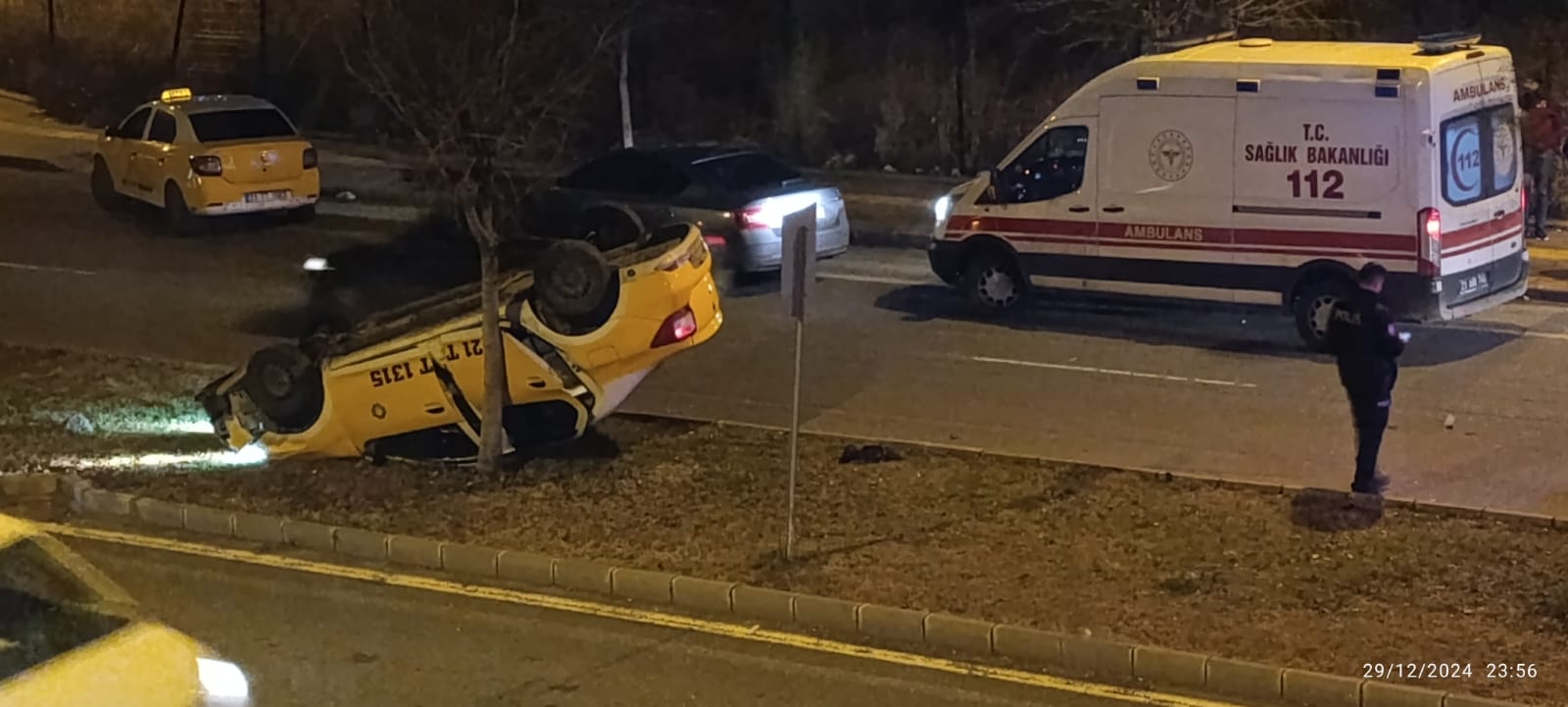 Diyarbakır’da ticari taksi takla attı