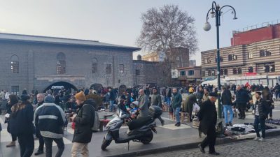 Diyarbakırlı emekliler maaşlarına yapılan zamdan memnun değil; İhtiyaçlarımızı karşılayamıyoruz! Diyarbakır'da yaşayan emekliler, yapılan maaş