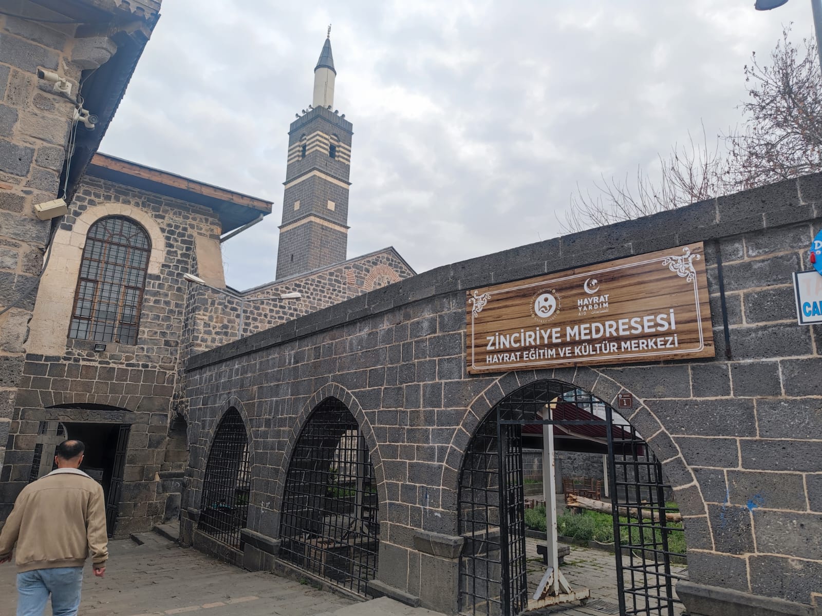 KENTİN KALBİNDE YENİDEN YEŞEREN BİR UMUT: ZİNCİRİYE MEDRESESİ