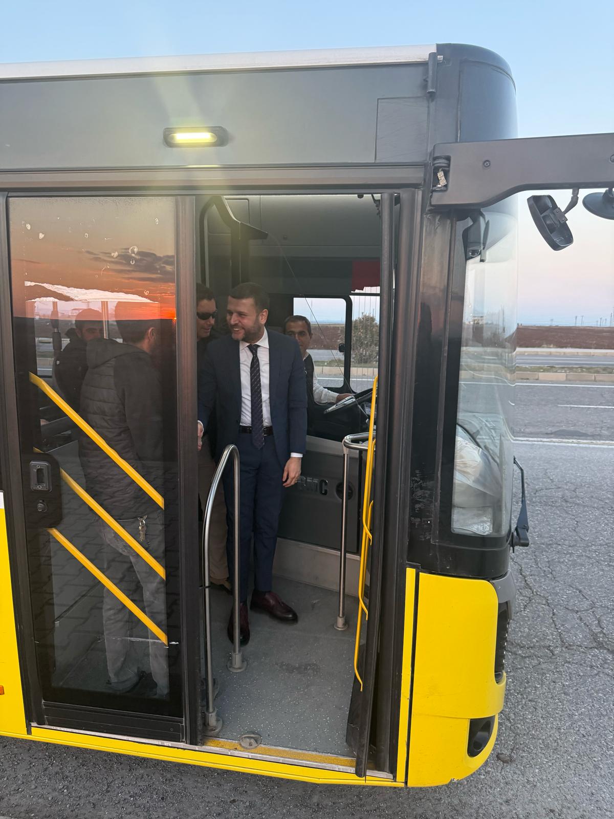 Başkan Seydaoğlu halkın arasında: Belediye otobüsünde vatandaşlarla yolculuk yaptı, talepleri dinledi