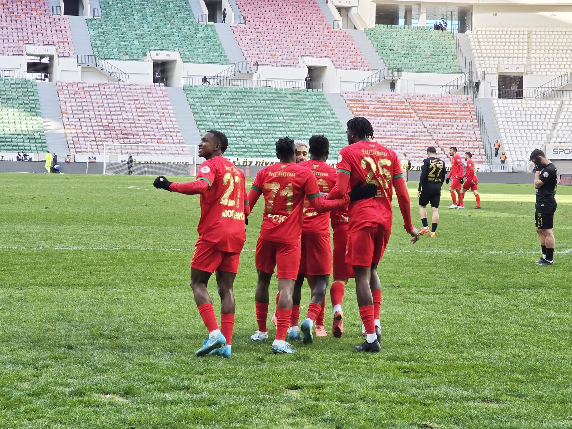 Amedspor Malatya’yı 4 golle devirdi