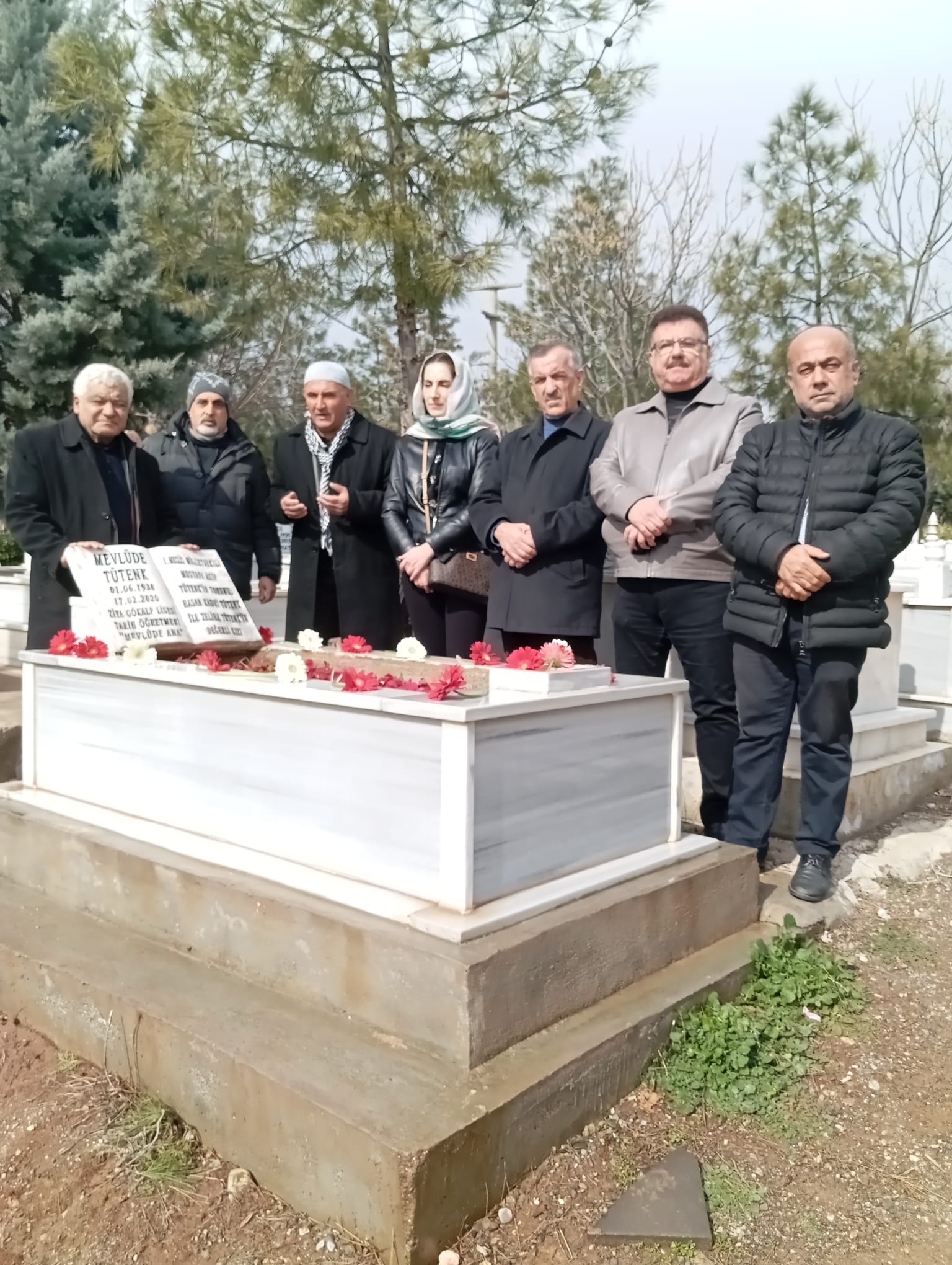 Ziya Gökalp Lisesi'nin efsane öğretmeni 5. senesinde mezarı başında anıldı