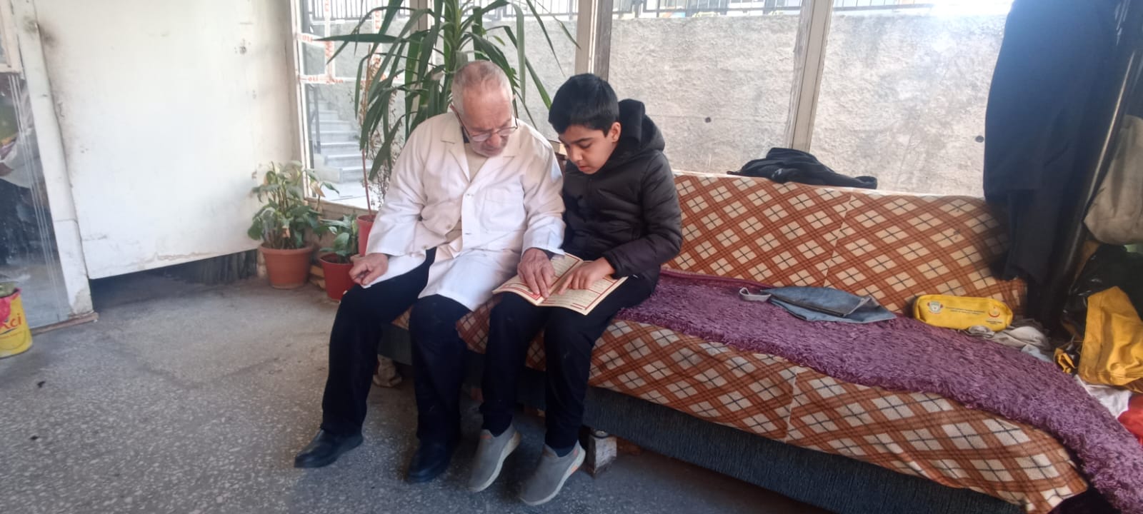 61 yıllık berber Emin ustadan takdirlik hareket; GÖNÜL TIRAŞI!