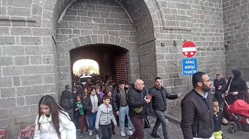 Sur’daki Hz. Süleyman Camii'nde trafik kaosu: Denetimler yetersiz!