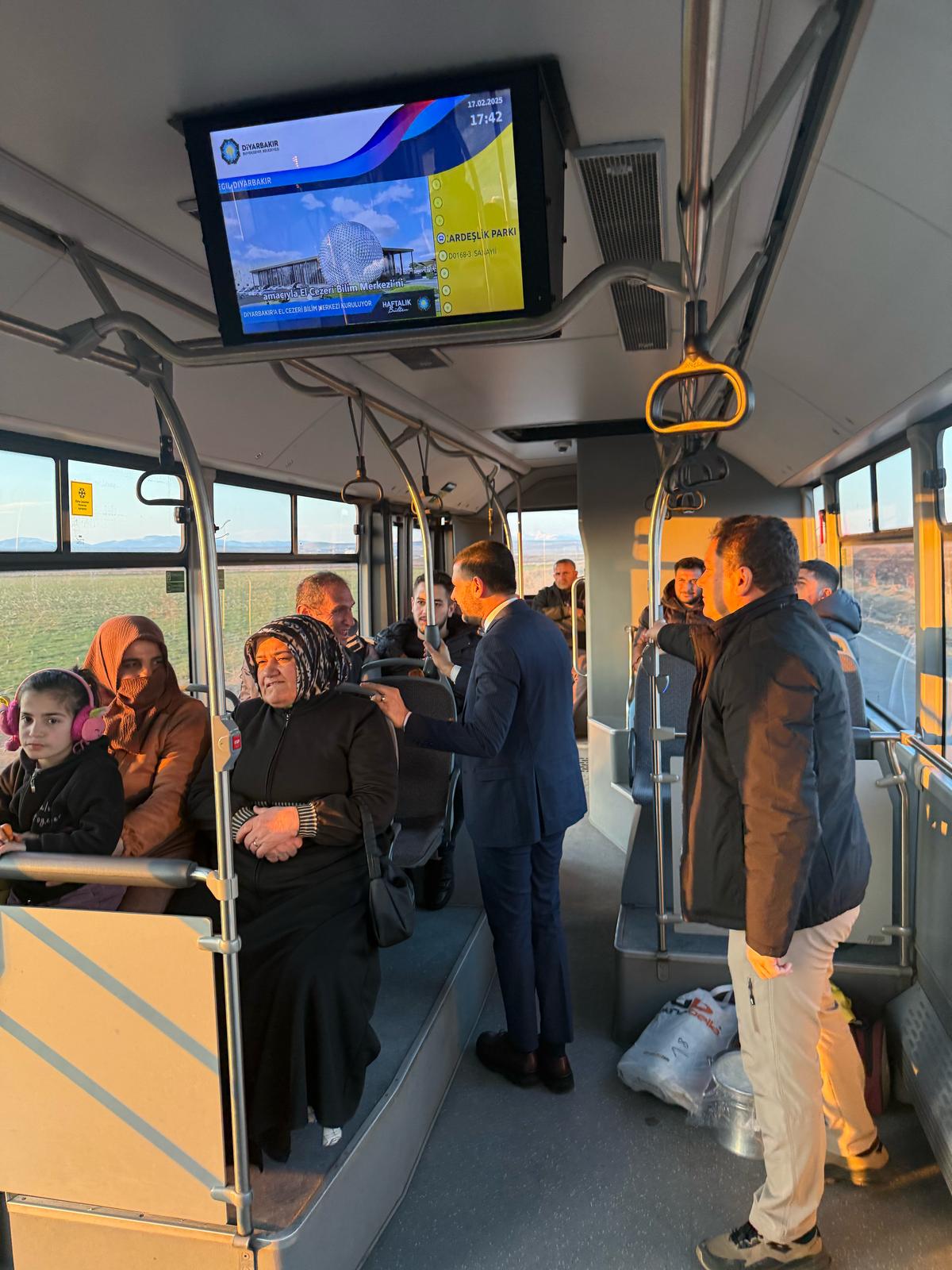 Başkan Seydaoğlu halkın arasında: Belediye otobüsünde vatandaşlarla yolculuk yaptı, talepleri dinledi