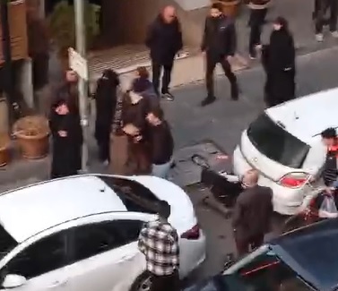 Diyarbakır’da dilencilik yapan suriyeli kadınlar kavgaya tutuştu!