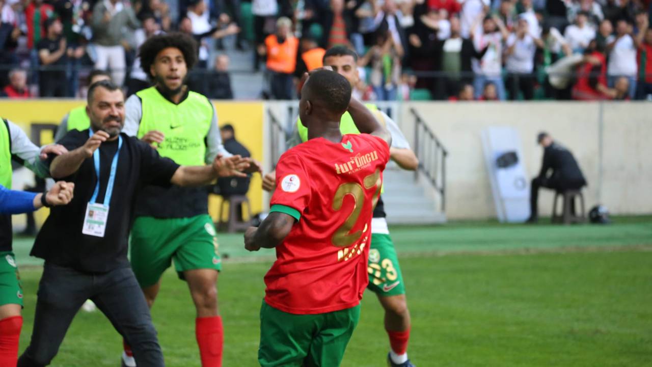 Amedspor evinde Erzurumspor’a kaybetti 1-2