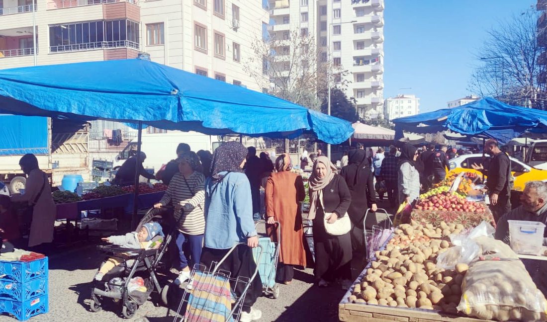 Diyarbakır'daki semt pazarlarında Ramazan