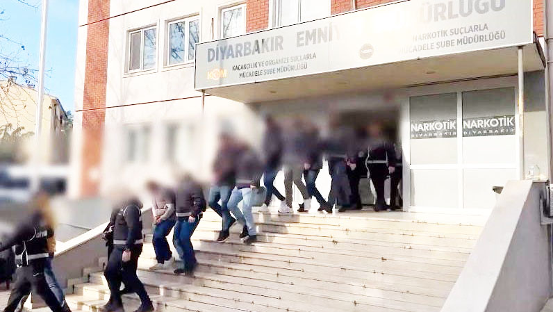 Diyarbakır KOM ekipleri bir ayda çok sayıda kaçak ürün ele geçirdi: 37 tutuklama