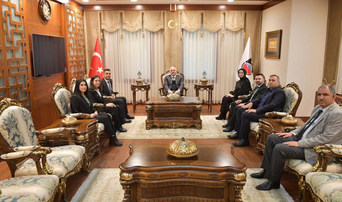 Diyarbakır Valisi Zorluoğlu’na Yeşilay Haftası ziyareti Yeşilay Haftası dolayısıyla Yeşilay