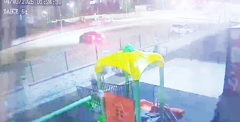 Diyarbakır’da drift atan sürücünün ehliyetine el konuldu Diyarbakır'da sürücünün drift attığı