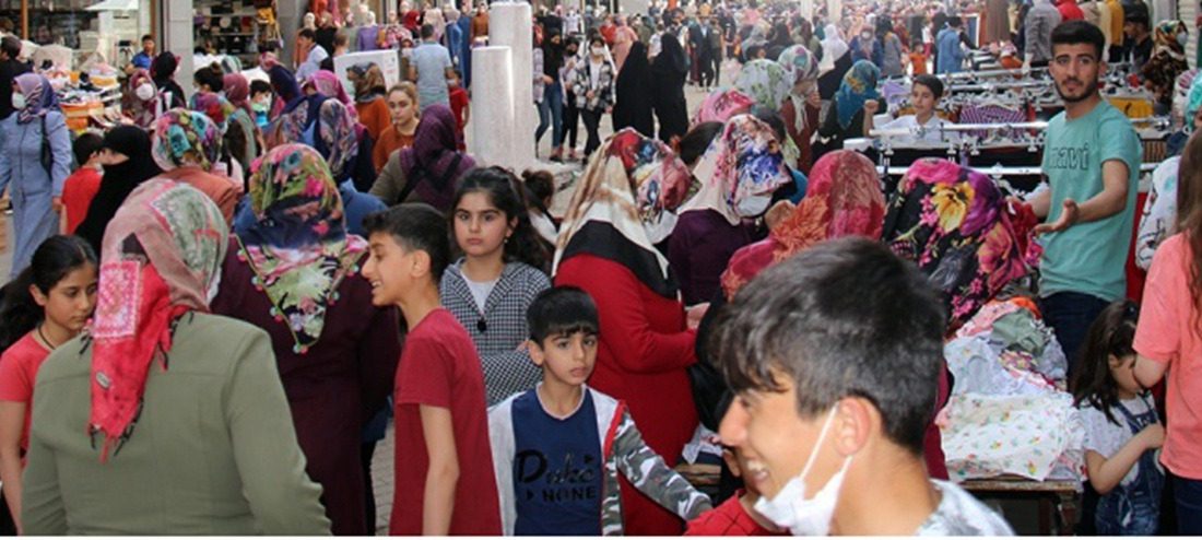 Diyarbakır’da bayram coşkusu ve ekonomik zorluklar bir arada; Çocuklar neşeli, aileler kaygılı! Diyarbakır'da Ramazan Bayramı'na sayılı