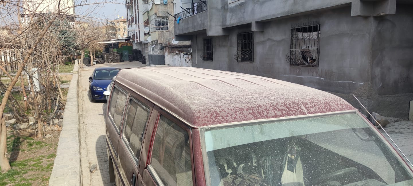 Yıkım çalışmaları toz bulutuna neden oldu, vatandaşlar isyan etti; NEFES ALAMIYORUZ!