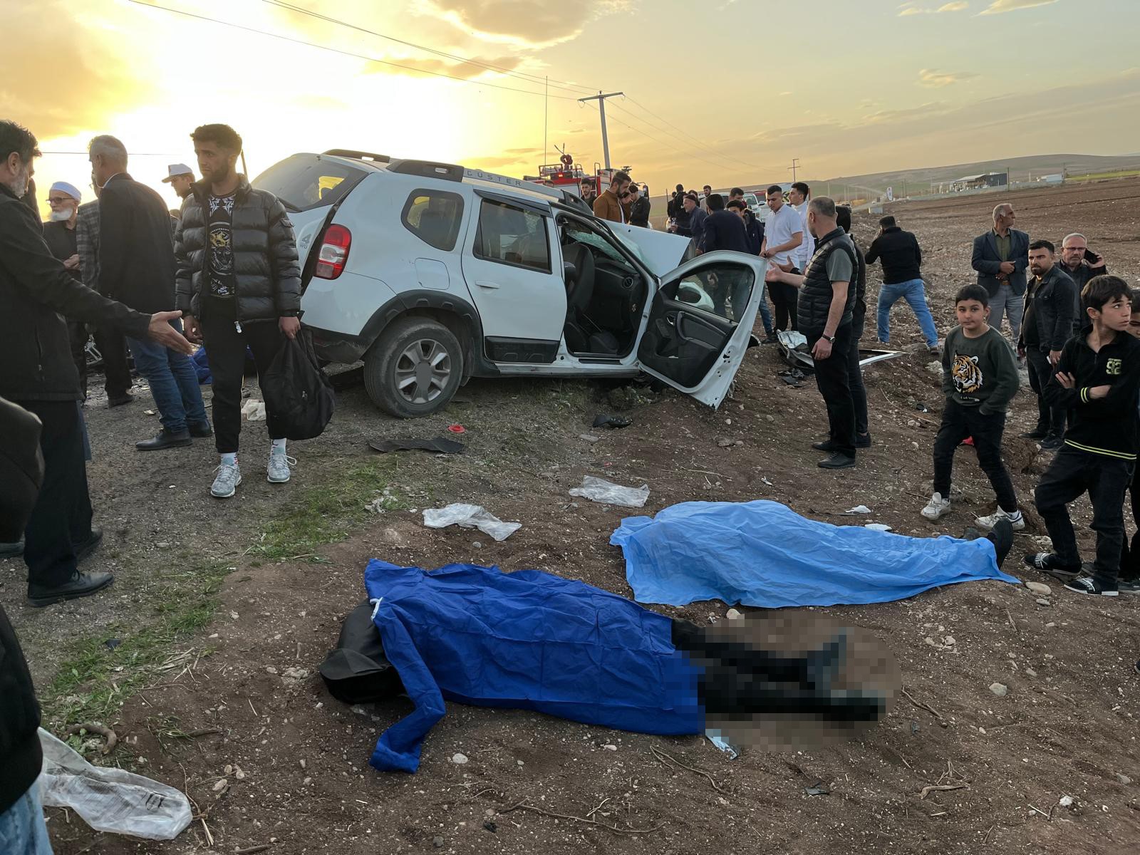 Diyarbakır'da taziye dönüşü feci kaza: 3 ölü, 4 yaralı