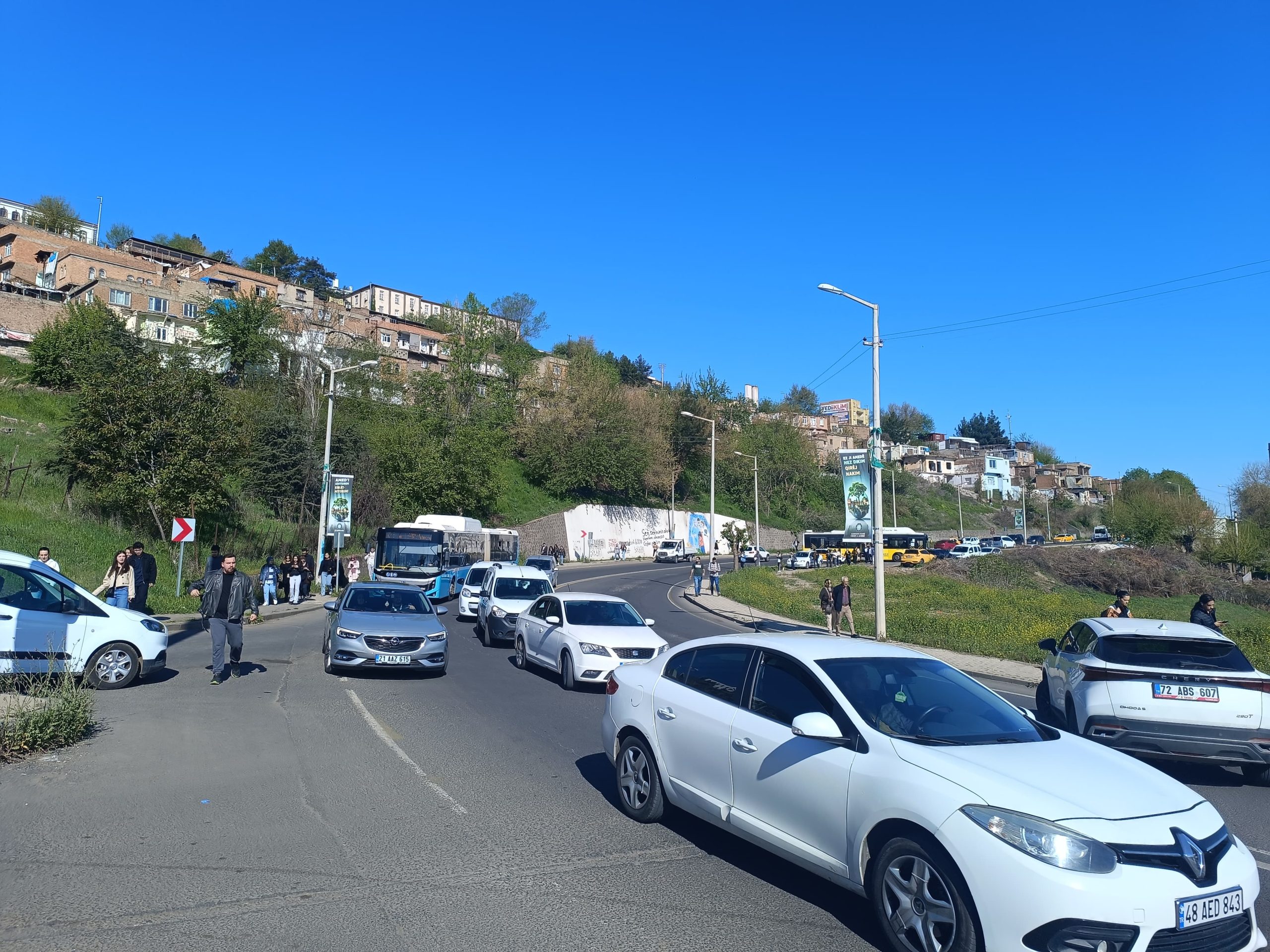 Diyarbakır’da üniversite yolunda kaza: 1 Ölü, çok sayıda yaralı