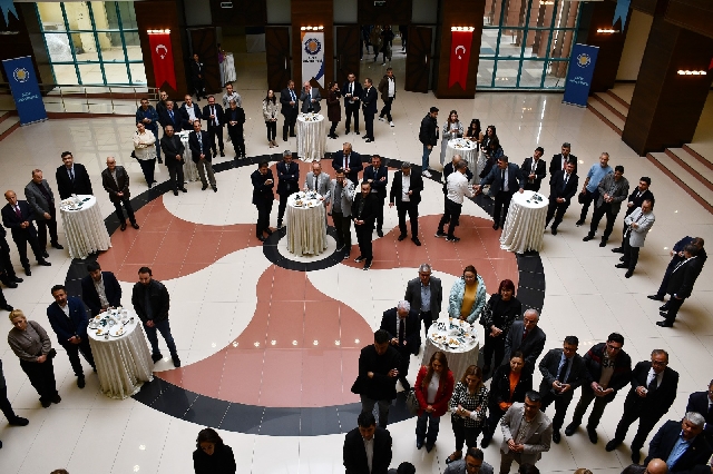 Dicle Üniversitesi ailesi bayramlaşma töreninde bir araya geldi Dicle Üniversitesi Rektörü Prof.