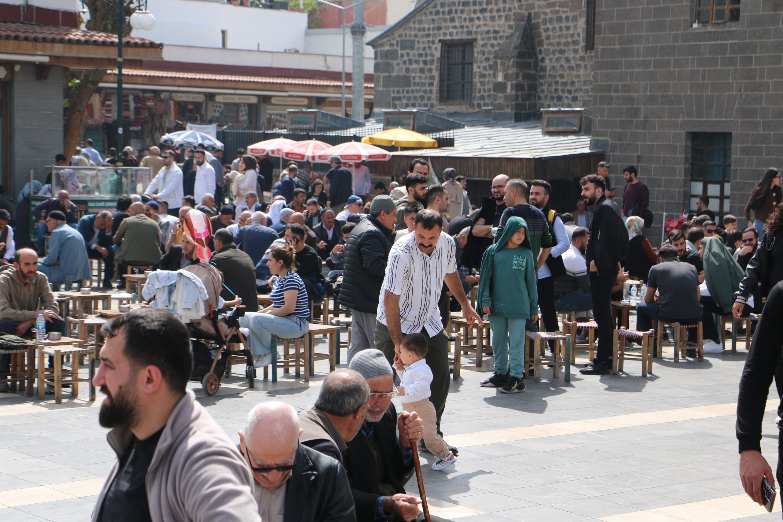 Diyarbakır esnafı 9 günlük bayram tatilinin keyfini çıkardı, yüzler güldü