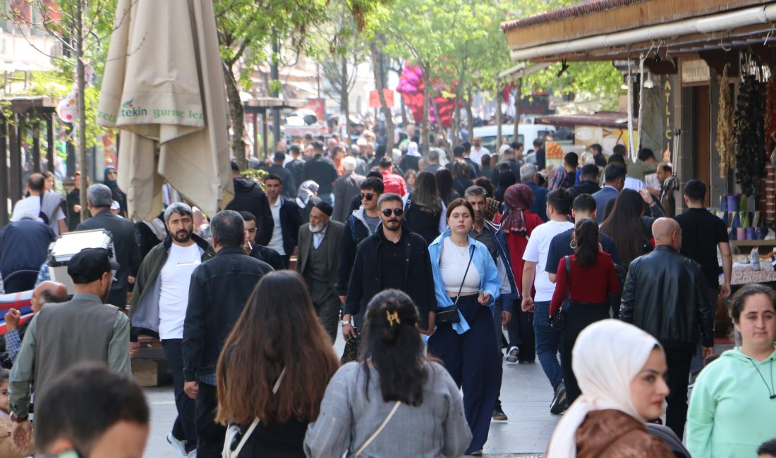 Diyarbakır esnafı 9 günlük bayram tatilinin keyfini çıkardı, yüzler güldü Diyarbakır'da 9 gün süren