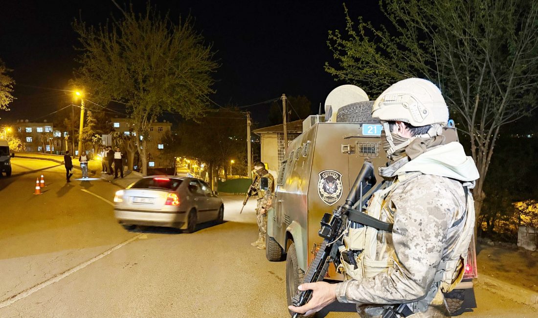 Diyarbakır'da 300 polisle gerçekleştirilen