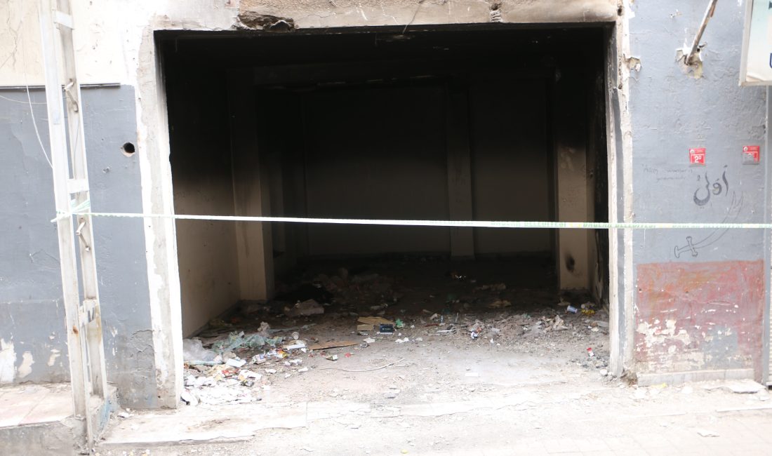 Diyarbakır’da ağır hasarlı binadan