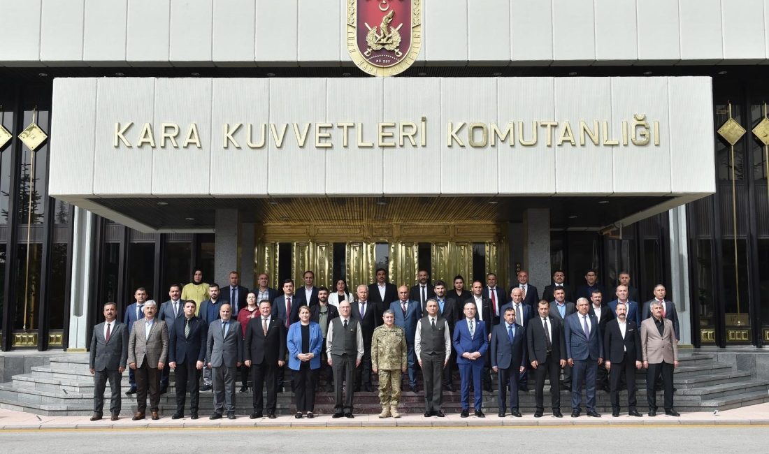 Kara Kuvvetleri Komutanı Doğu ve Güneydoğu’dan gelen şehit ve gazi yakınlarını ağırladı Kara Kuvvetleri Komutanı Orgeneral