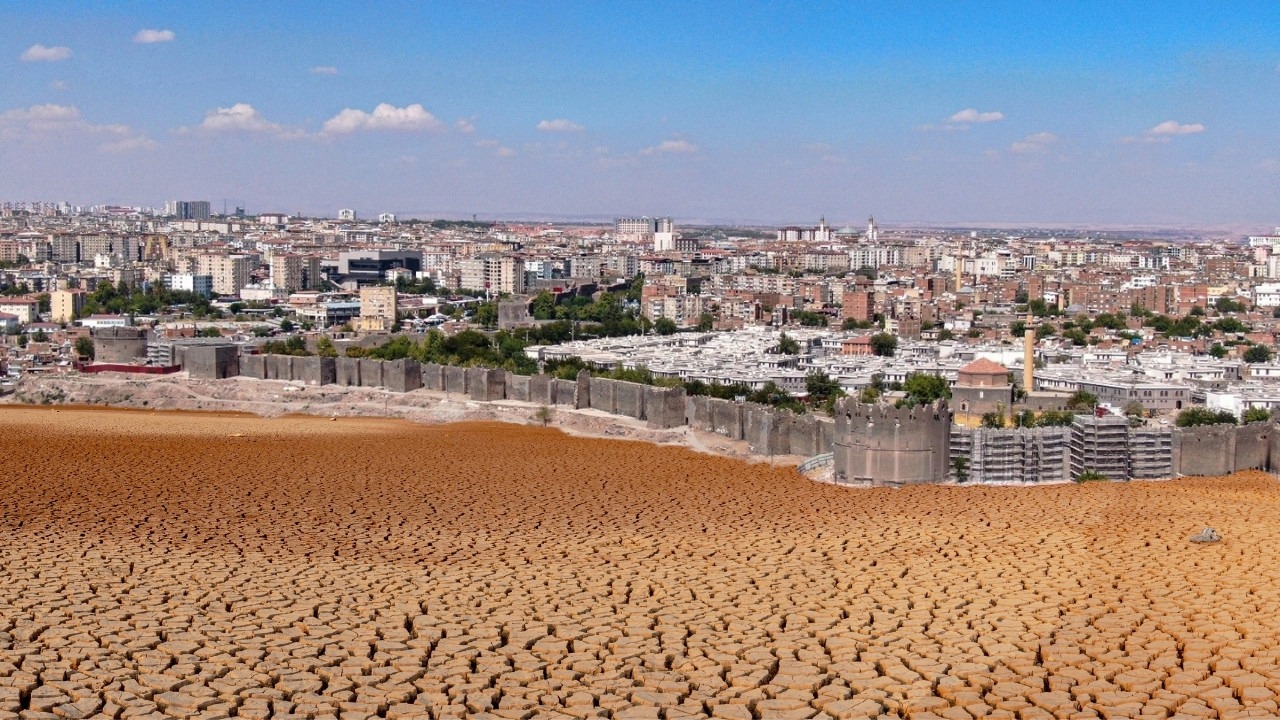 Bölge illerinde kuraklık alarmı: Ekinler kurudu, çiftçi borç batağında!