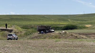 Diyarbakır’da baba oğul kamyonetle yanmış halde bulundu