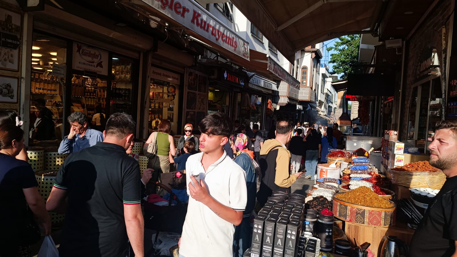 Diyarbakır'ın büyüleyici atmosferi turistleri mest etti: Esnafın yüzü gülüyor!