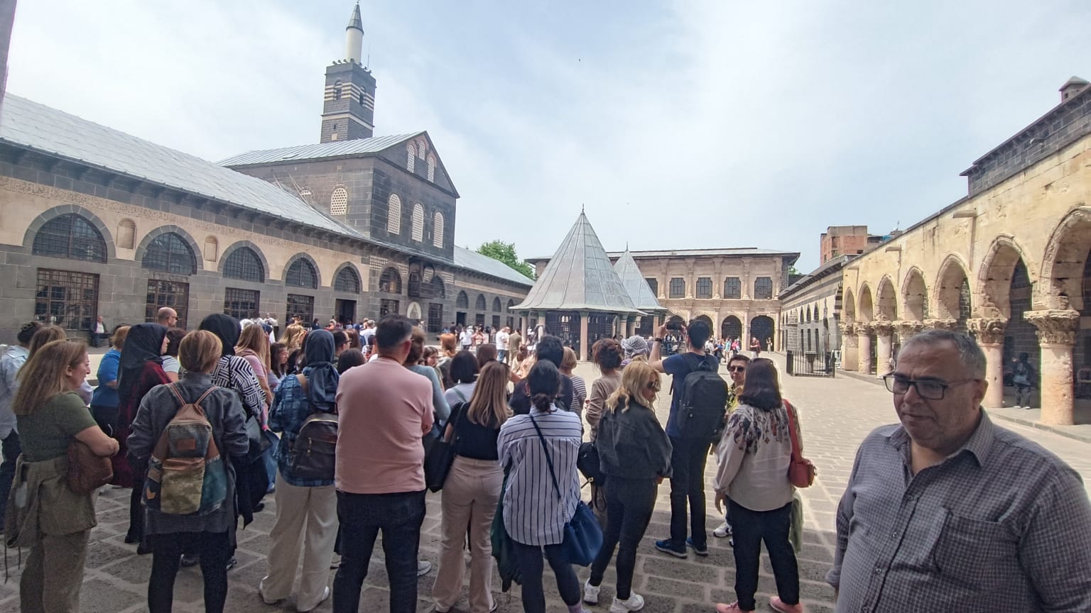 Diyarbakır'ın büyüleyici atmosferi turistleri mest etti: Esnafın yüzü gülüyor!