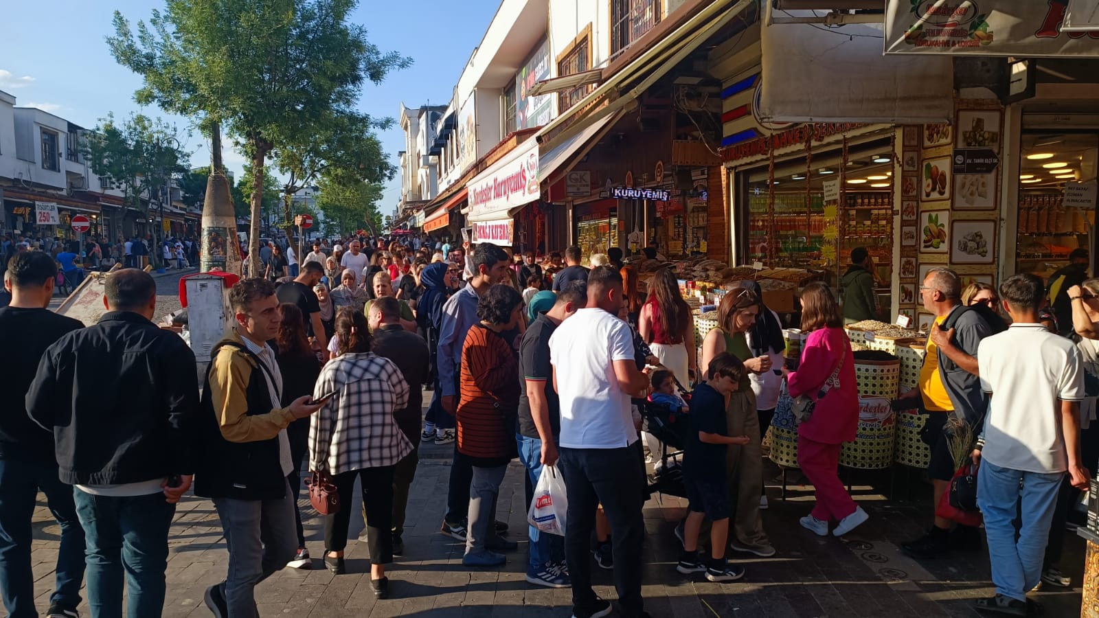 Diyarbakır'ın büyüleyici atmosferi turistleri mest etti: Esnafın yüzü gülüyor!