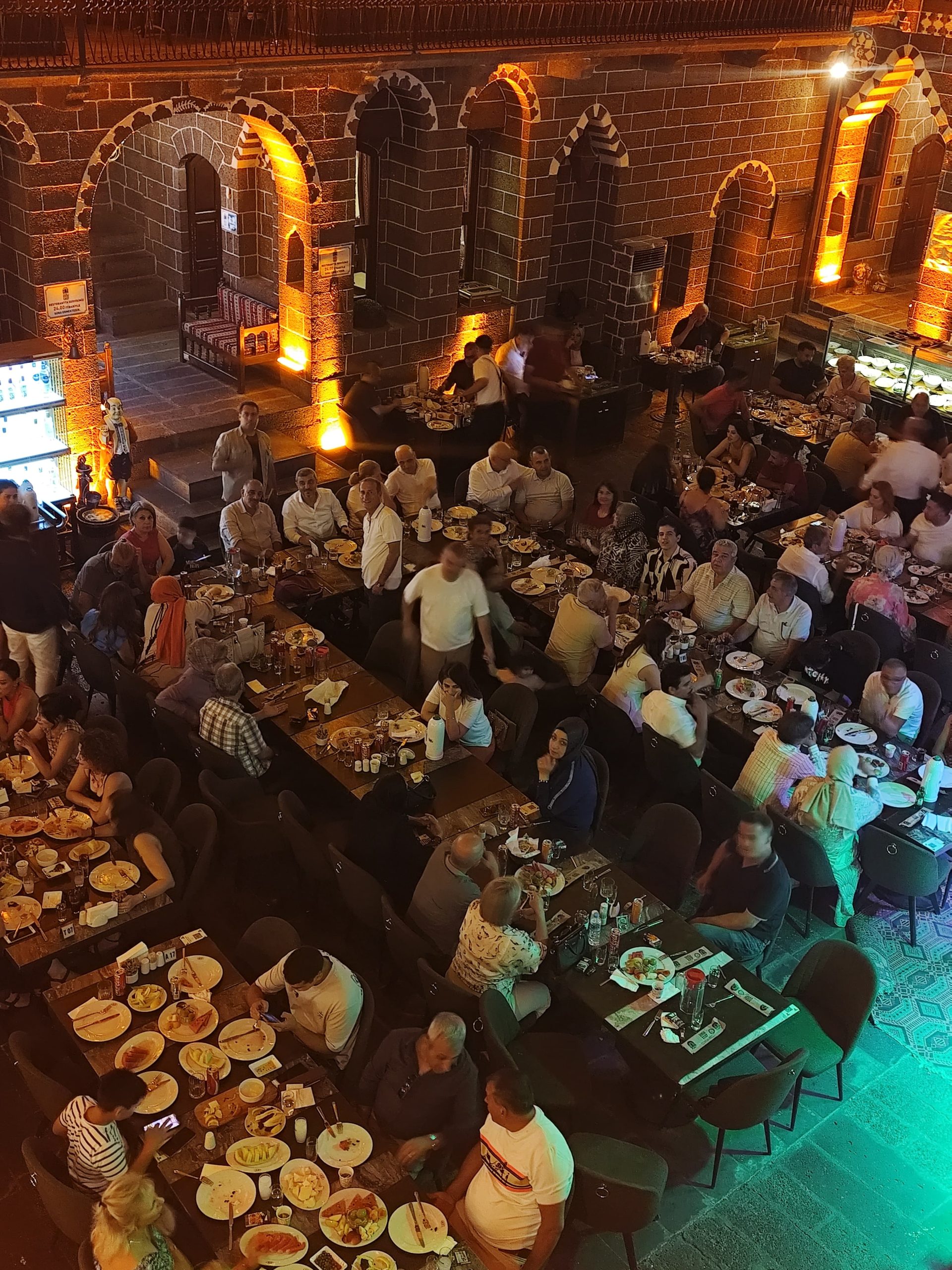 Diyarbakır’da 38 yıl sonra buluştular: Bedri Ayseli  geceye renk kattı