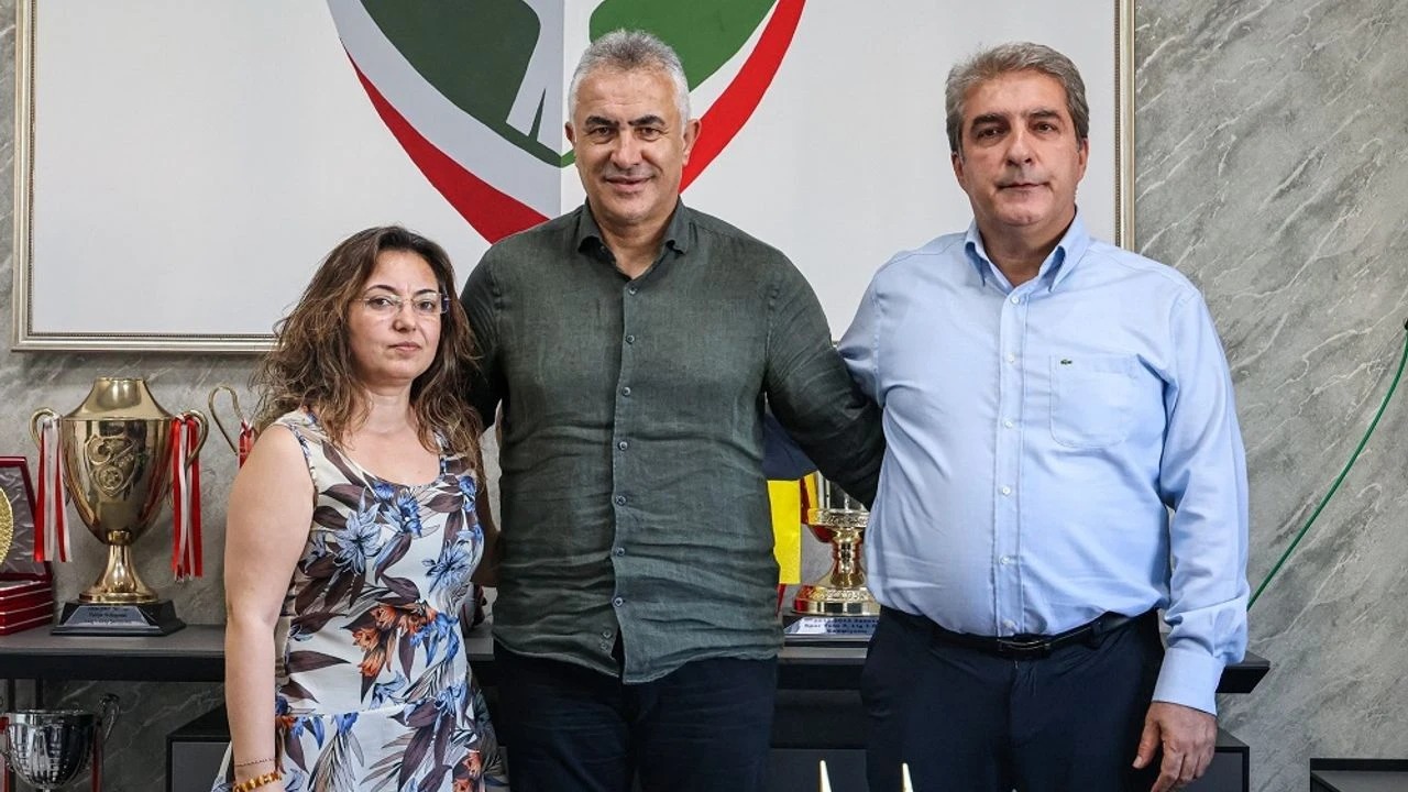 Amedspor’un yeni teknik direktörü Mehmet Altıparmak!