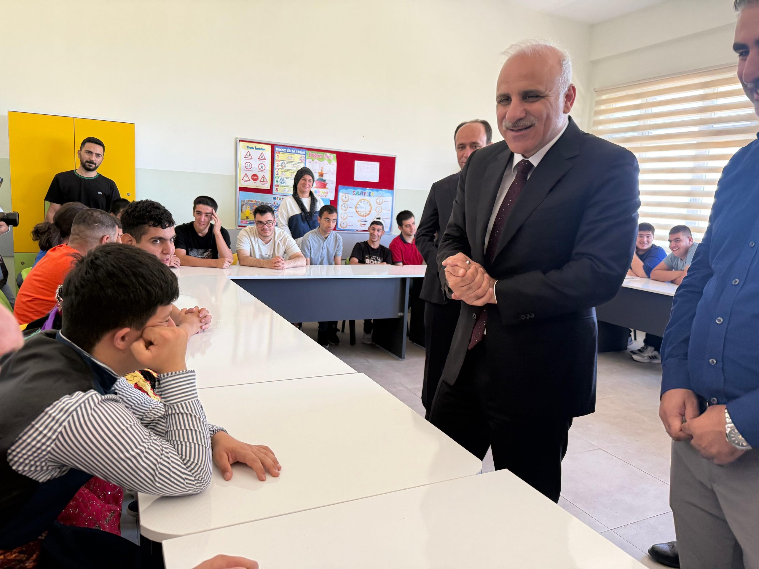 Diyarbakır'da 104 özel gereksinimli öğrenci karne heyecanı yaşadı