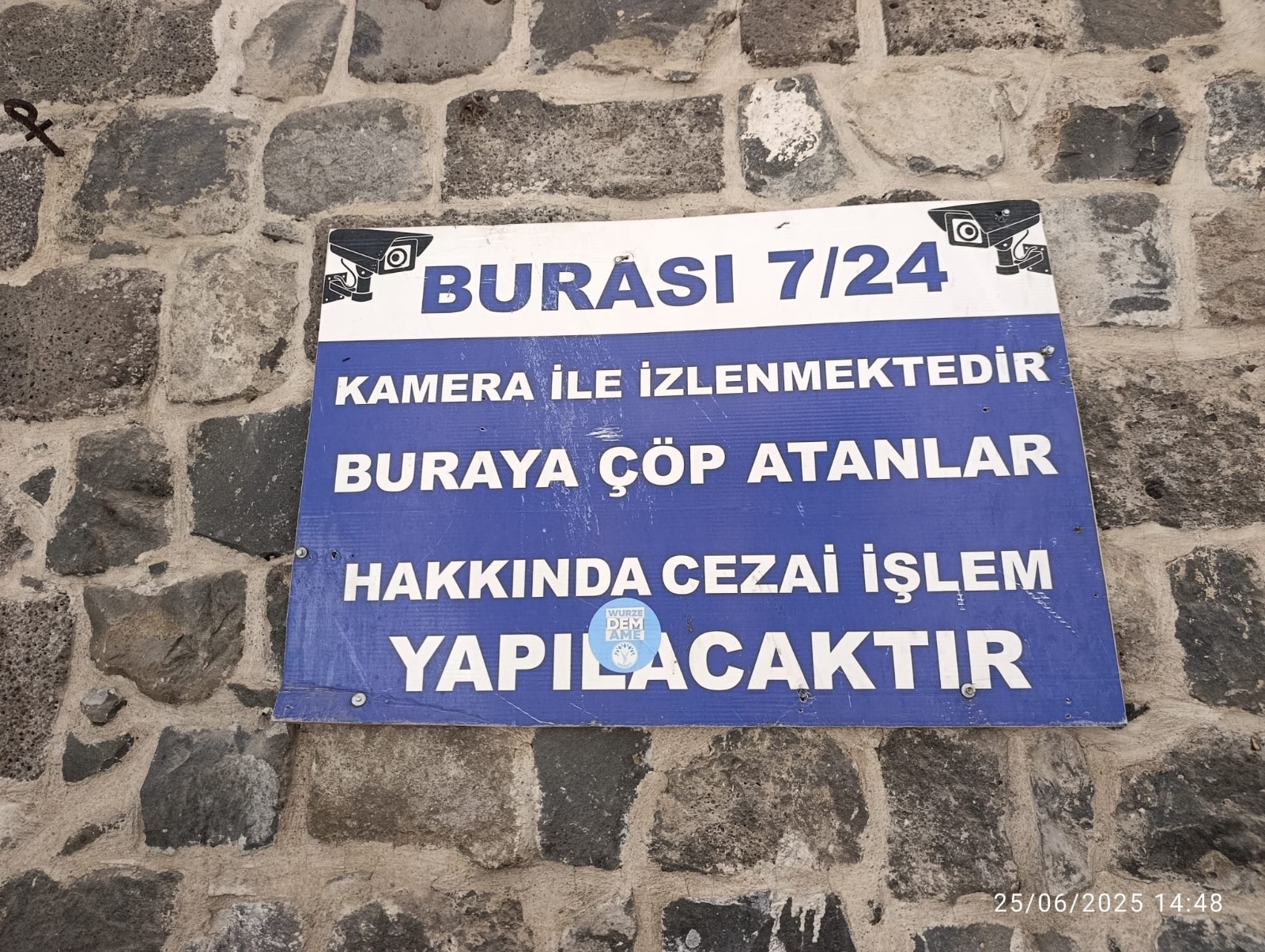 Ziya Gökalp Müze Sokağı sakinlerinden çevre kirliliği tepkisi; Tarihimiz çöpe atılıyor!