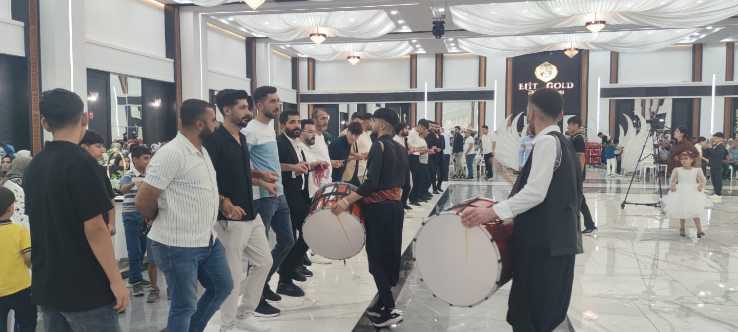 Diyarbakır’da kültürler buluştu, aşk kazandı: Kaplaner ailesinden masalsı düğün!