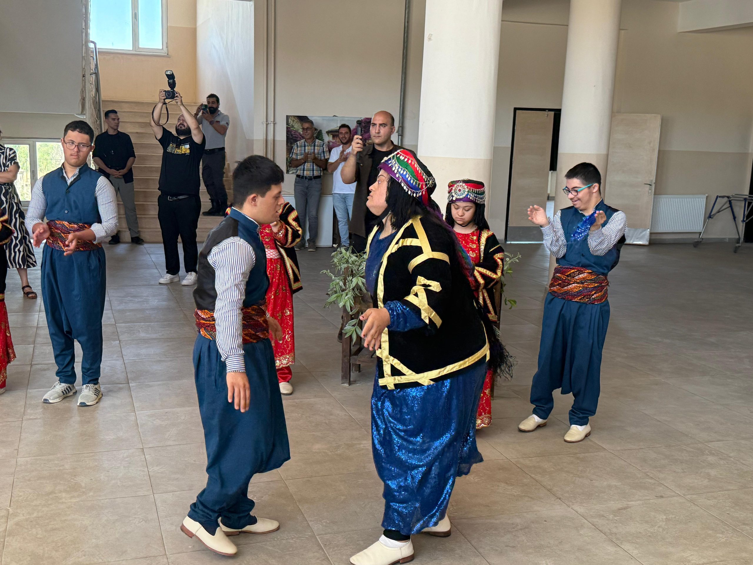 Diyarbakır'da 104 özel gereksinimli öğrenci karne heyecanı yaşadı