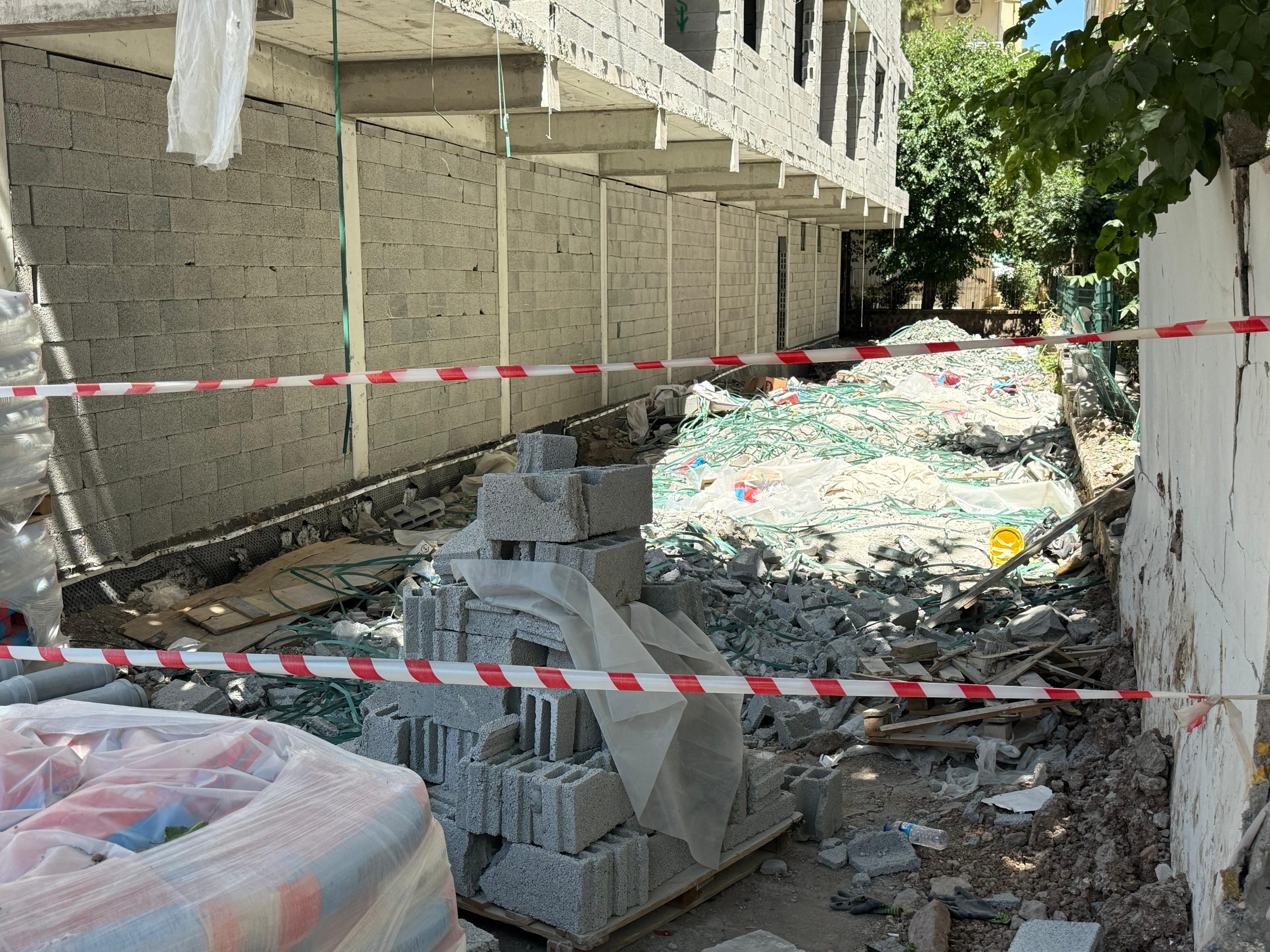Diyarbakır’da inşaattan düşen iki işçi hayatını kaybetti