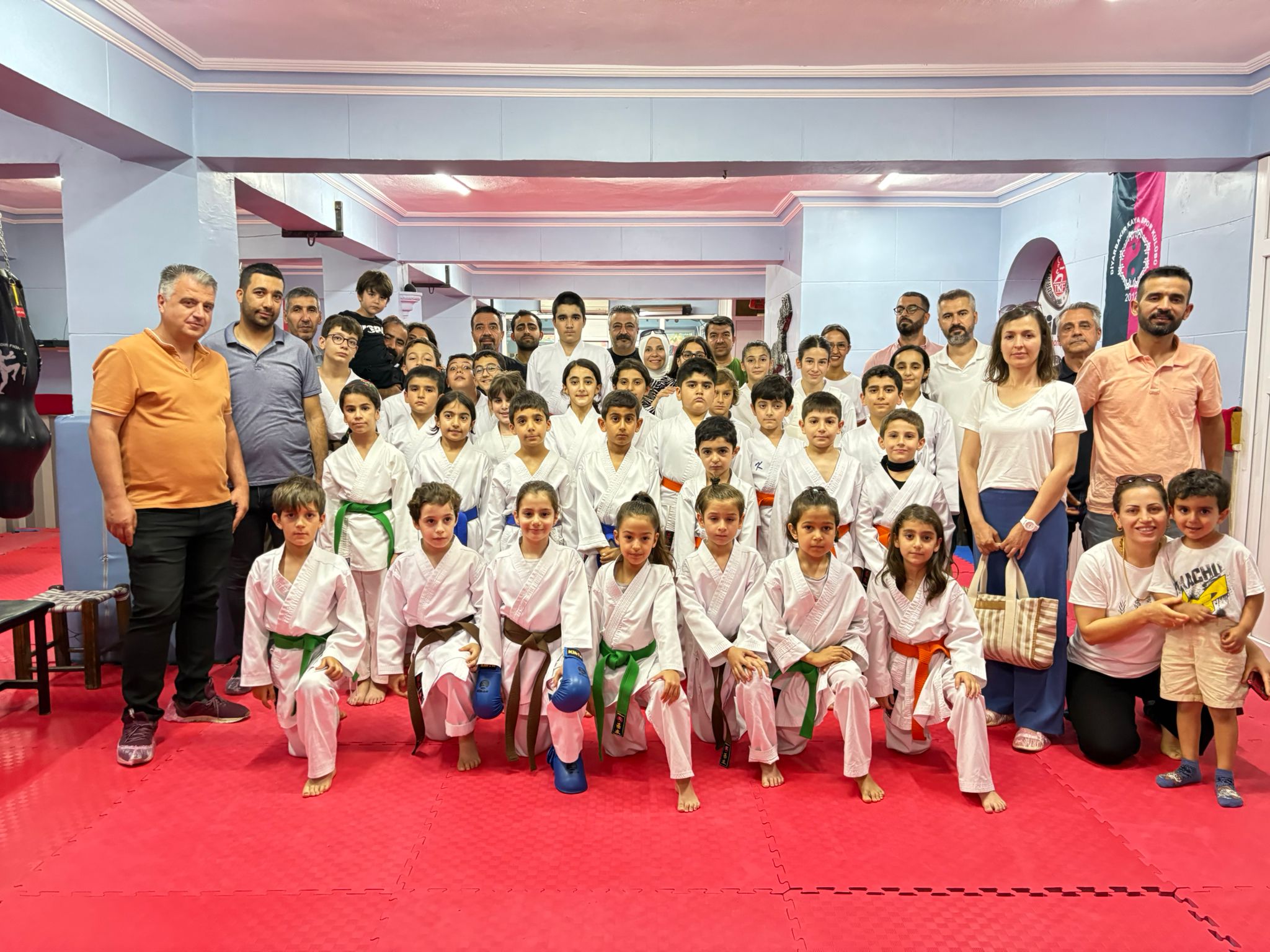 Diyarbakır Kayaspor'da karate kuşak terfi sınavı yapıldı