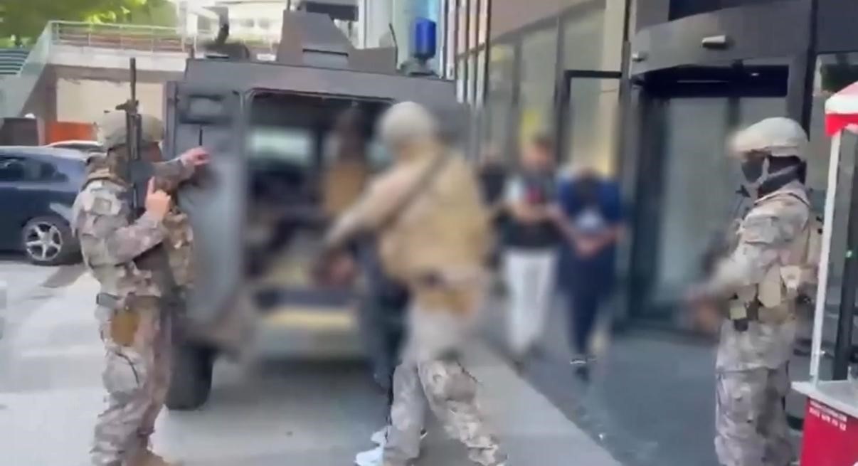 Diyarbakır’da  "Akbaba Operasyonu": 18 tutuklama