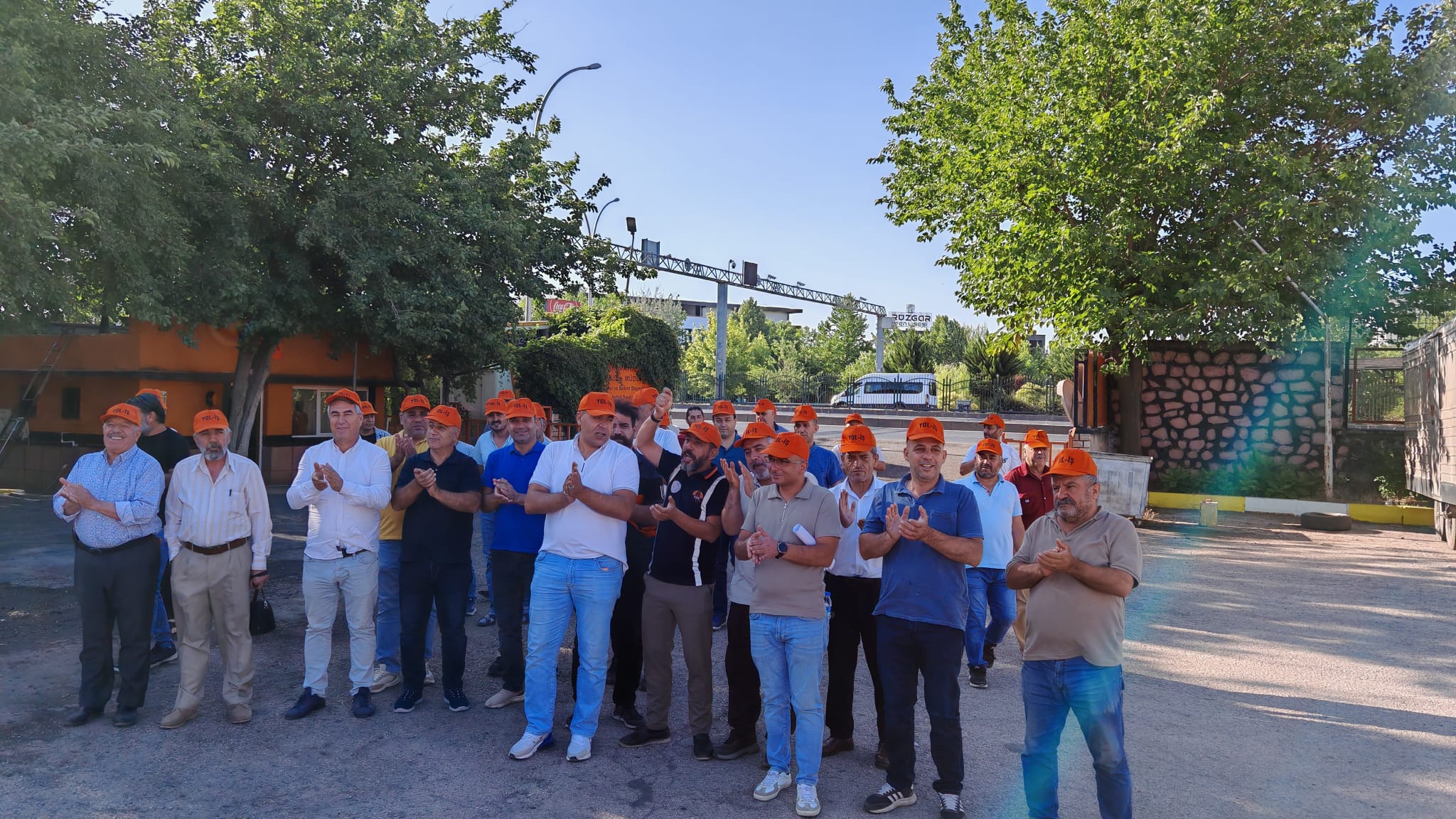 Diyarbakır’da kamu işçileri eylem yaptı 'Ne siz o teklifi verin  ne biz duymuş olalım'