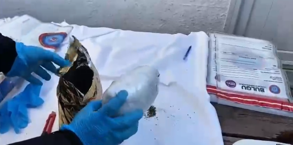 Diyarbakır’da kargo şirketi görünümünde uyuşturucu sevkiyatı yapanlara operasyon!