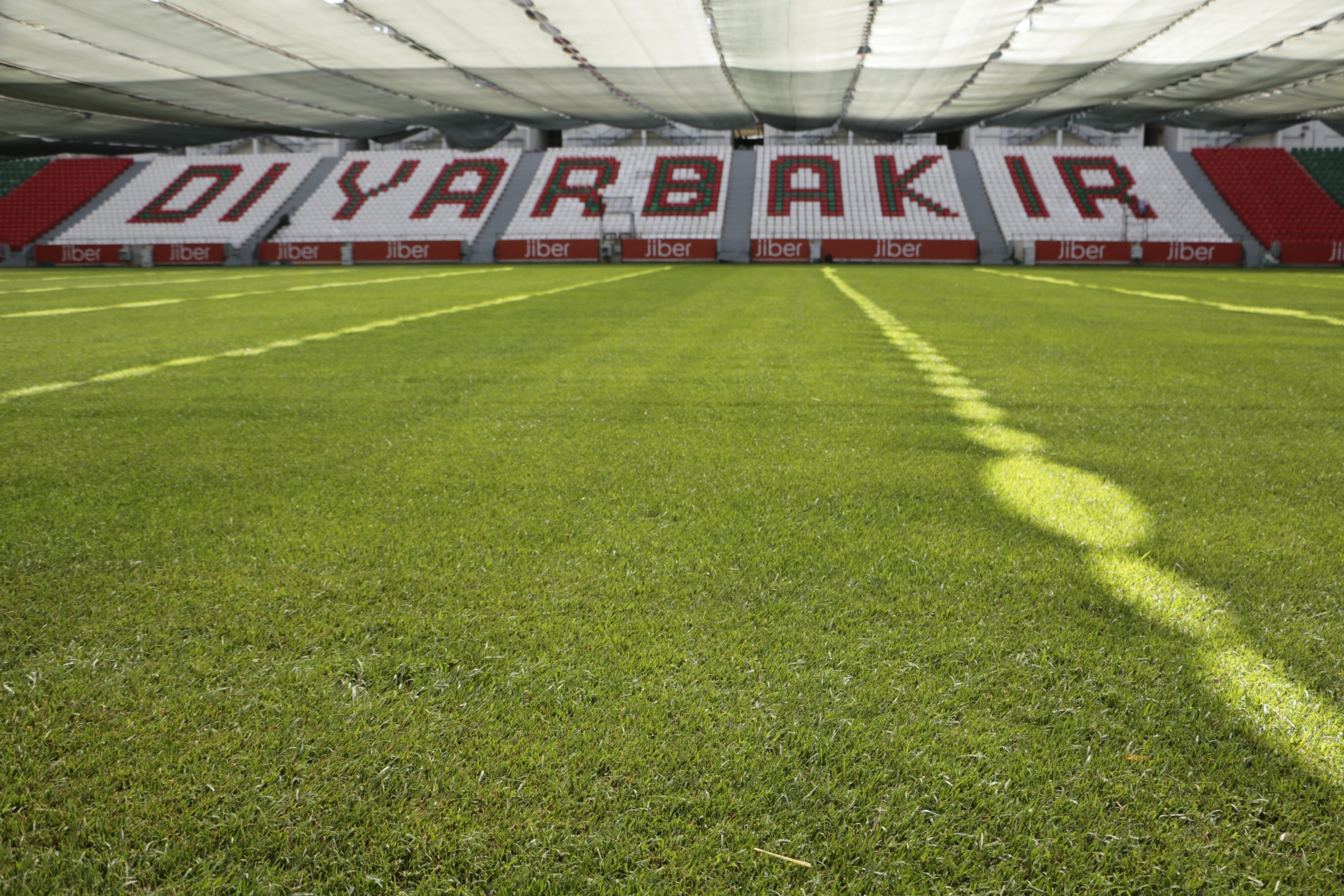 Vali Zorluoğlu: Diyarbakır Stadyumu Türkiye'nin en iyi sahalarından birisi olacak