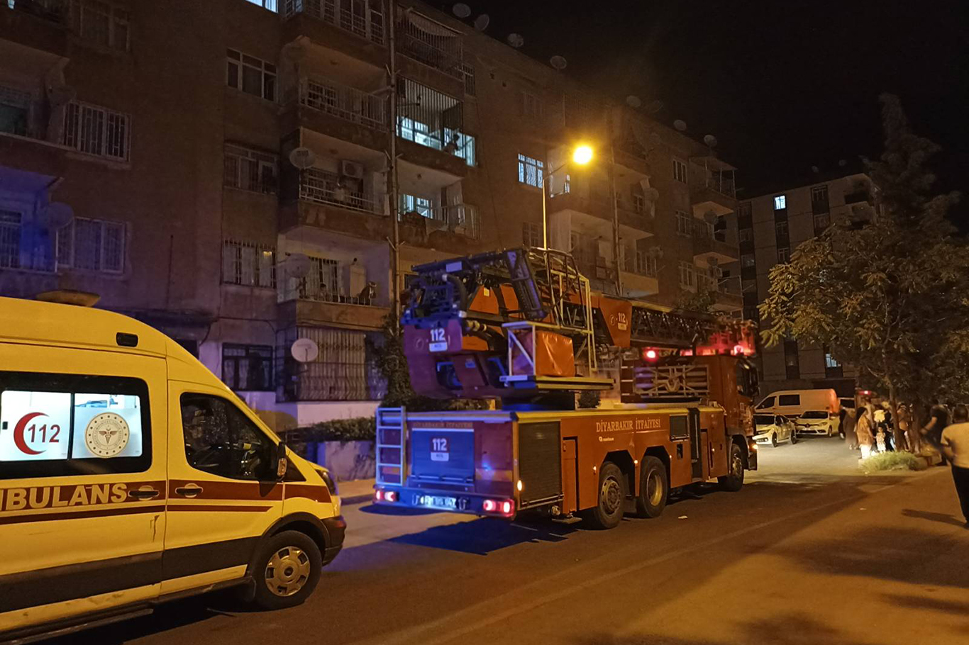 Diyarbakır’da binanın sallandığı iddiası paniğe neden oldu