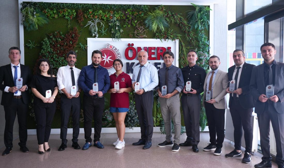 2025 LGS Türklye 1’incisi Elf Naz Durap, Öneri Kolejl’nin gururu oldu Yüzbinlerce lise öğrencisinin ter